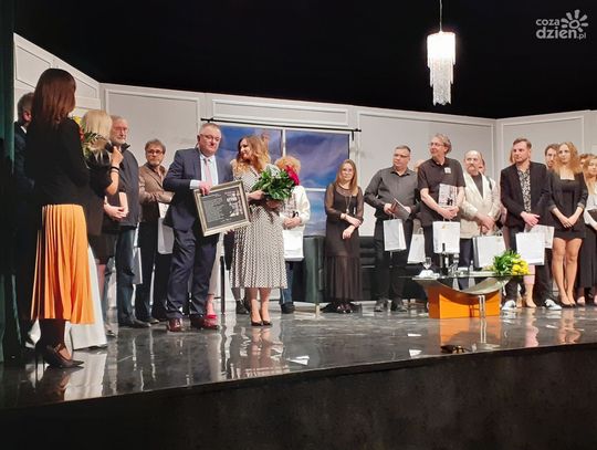 To już nie jest grupa amatorów. Teatr Rozmyty Kontrast świętował dziesięciolecie istnienia