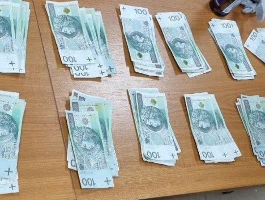 To nie była policyjna akcja. Ciechanowianie przekazali oszustom łącznie 65 tys. zł, jeden z nich wyrzucił kartę bankomatową przez okno