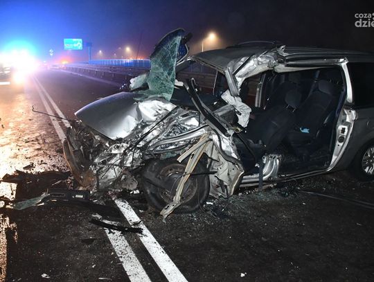 Tragedia na wiadukcie w Mławie. 40-latek nie przeżył czołowego zderzenia