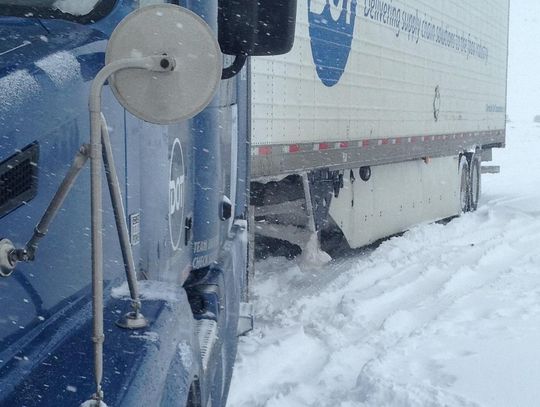 Ciężarówka w śniegu