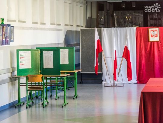 Tysiące złotych i finał w Warszawie. PKW zaprasza uczniów do konkursu "Wybieram Wybory" Lokal wyborczy