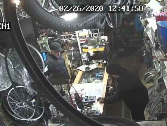 Ukradł blisko 5 tys. zł. Jest poszukiwany