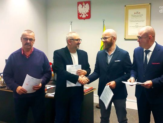 Umowa na remont sali gimnastycznej w Liceum Ogólnokształcącym im. KEN w Przasnyszu podpisana