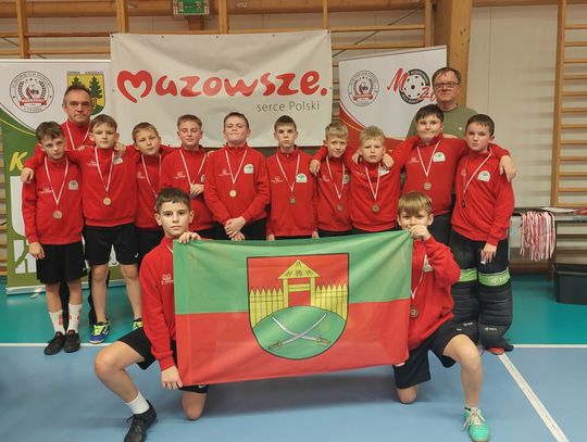 Unihokej: Juniorzy młodsi rywalizują ze starszymi, a młodzicy pną się w górę. Sońsk w czołówce ligi Młodzi unihokeiści po zawodach