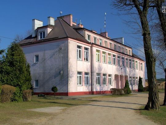 Unijne pieniądze dla szkoły w Chotumiu. Gmina Ciechanów zainwestuje w remont i fotowoltaikę