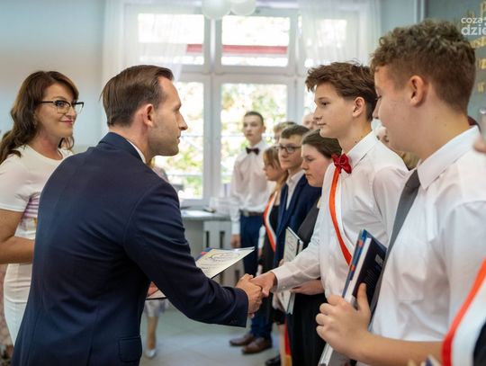 Uroczyste zakończenie roku szkolnego w Ciechanowie z udziałem prezydenta Krzysztofa Kosińskiego