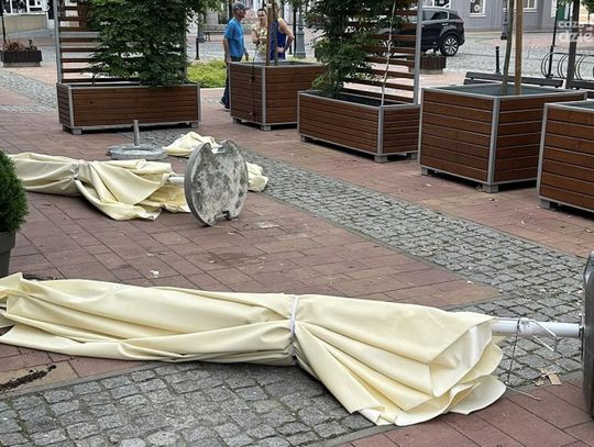 W Przasnyszu nieznany sprawca zdemolował rynek miejski