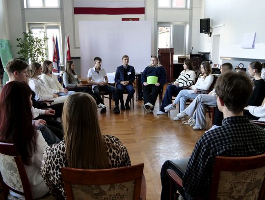 Warsztaty Młodzieżowej Rady Powiatu Mławskiego. Pierwsze kroki w samorządowej przygodzie Warsztaty Młodzieżowej Rady Powiatu Mławskiego. Pierwsze kroki w samorządowej przygodzie