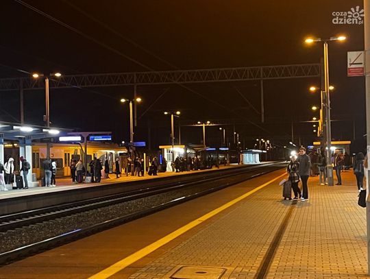 Wieczorne oblężenie dworca w Ciechanowie