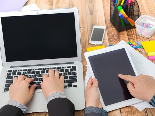 Wielka cyfryzacja szkół w Ciechanowie. Setki laptopów i tabletów trafią do uczniów. Wielka cyfryzacja szkół w Ciechanowie. Setki laptopów i tabletów trafią do uczniów.