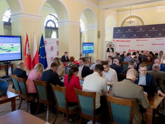 Wielkie pieniądze na Mazowszu. 105 mln zł na pociągi, miliony na szpitale i zabytki Wielkie pieniądze na Mazowszu. 105 mln zł na pociągi, miliony na szpitale i zabytki