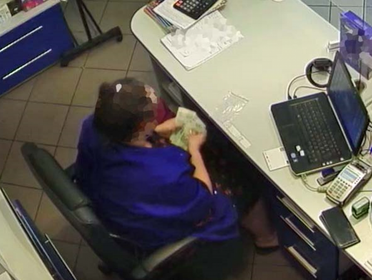 Więzieniem może zakończyć się zuchwała kradzież, jakiej dopuściła się pracownica sklepu medycznego w Płońsku
