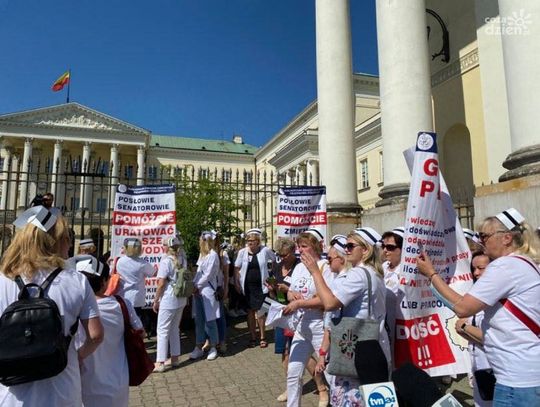 Wojewoda mazowiecki wygwizdany przez protestujące pielęgniarki