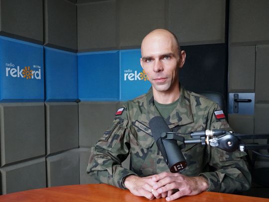 mjr Piotr Dzienis w studiu Radia Rekord