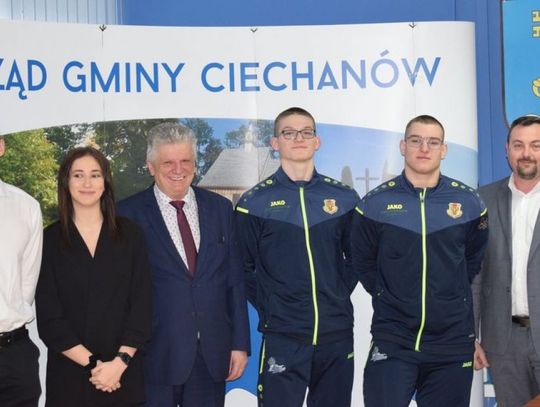 Wójt Marek Kiwit przyznał stypendia sportowe