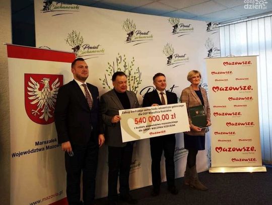 Wóz strażacki za pół miliona złotych dla OSP Wieczfnia Kościelna