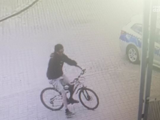 Wsiadł na rower i przyjechał na komendę. Przasnyszanin był kompletnie pijany 