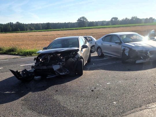 Wypadek na DK10 pod Płońskiem. Dwie kobiety trafiły do szpitala
