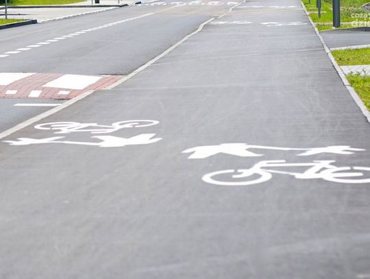 Wypadek na ścieżce rowerowej w Przasnyszu. 17-latek pod wpływem alkoholu – są ranni