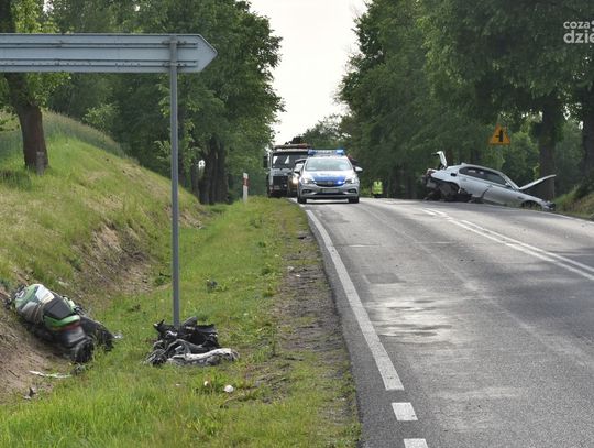Wypadek pod Mławą, ciężko ranny motocyklista (zdjęcia)