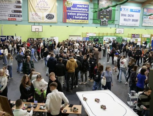 XIII Powiatowe Forum Edukacji Młodzieży w Mławie. Rekordowa liczba wystawców i uczniów