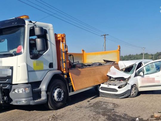 Z pracy do szpitala trafił 42-latek, którego potrąciła osobówka