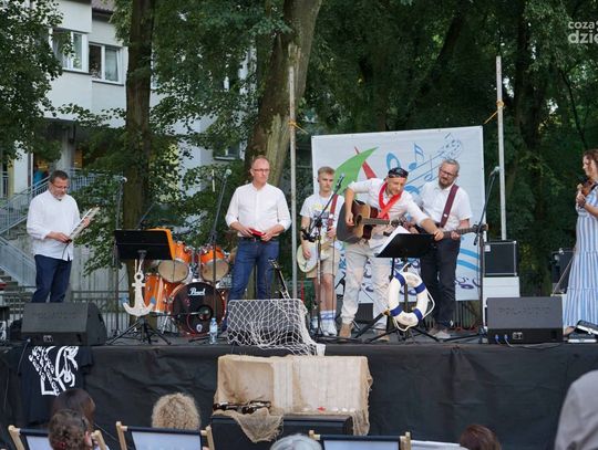 Załoga poprowadziła żaglowiec do bezpiecznej przystani. Koncert szant w Ciechanowie już za nami [fotorelacja]