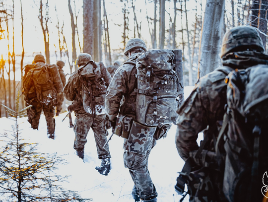 Żolnierze podczas zimowego szkolenia