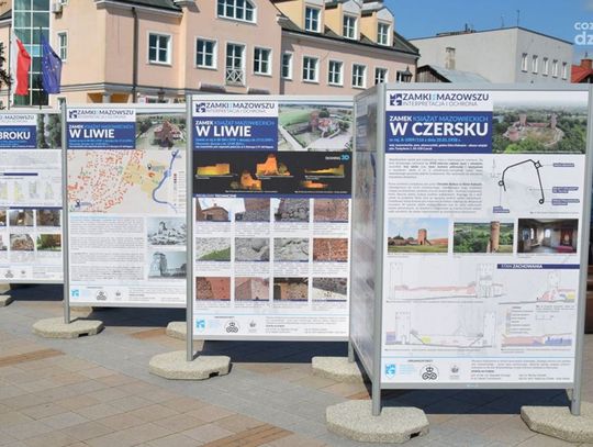 Zamki przed ciechanowskim ratuszem