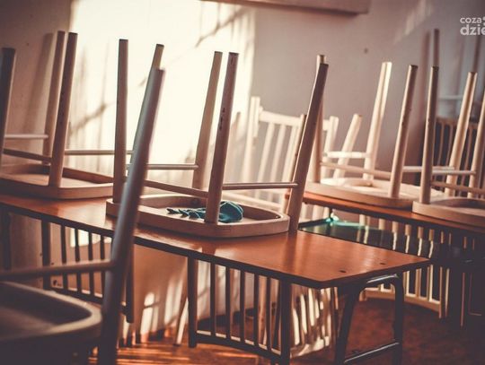 Zamykają szkoły jedna po drugiej. "Następuje samoistna koncentracja" 