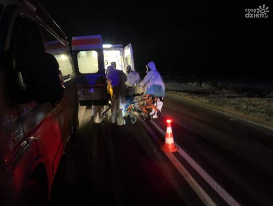 Zderzenie busa z karetką przewożącą osobę pod respiratorem chorą na Covid-19. Do zdarzenia doszło na DK7