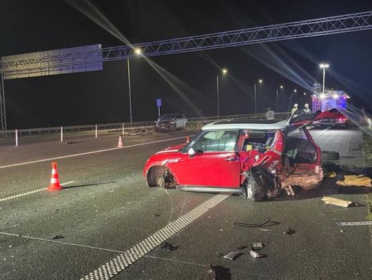 Zderzenie osobówek w Glinojecku. Jedna osoba trafiła do szpitala