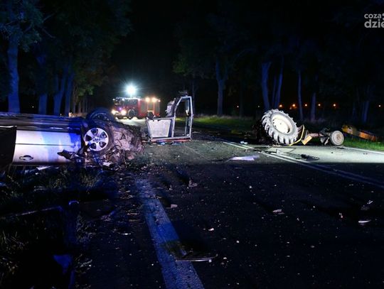Zderzenie z ciągnikiem rolniczym - dwie osoby w szpitalu