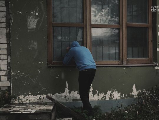 Złodzieje nie oszczędzają posesji na wsiach. W Chotumiu wynieśli towar na ponad 50 tyś zł.