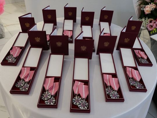 Złote i Diamentowe Gody w Gminie Regimin. Wzruszająca uroczystość dla par z 50 i 60-letnim stażem małżeńskim Złote i Diamentowe Gody w Gminie Regimin. Wzruszająca uroczystość dla par z 50 i 60-letnim stażem małżeńskim