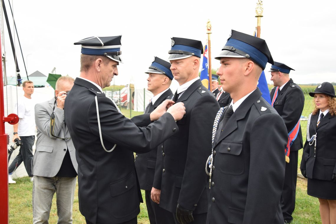 Strażacy OSP Gąski podczas uroczystości 100-lecia istnienia jednostki