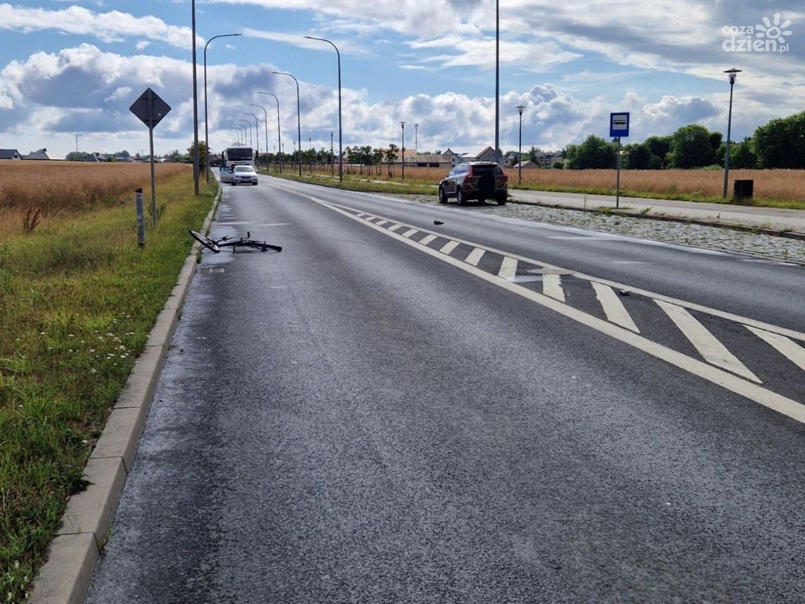 15-latek trafił do szpitala. Groźny wypadek na ciechanowskiej pętli miejskiej