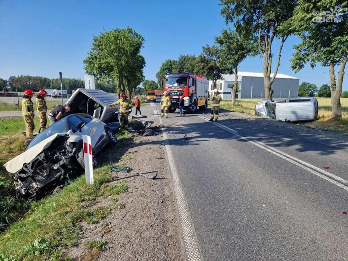3 auta zderzyły się pod Ciechanowem. 1 osoba trafiła do w szpitala (akt.)