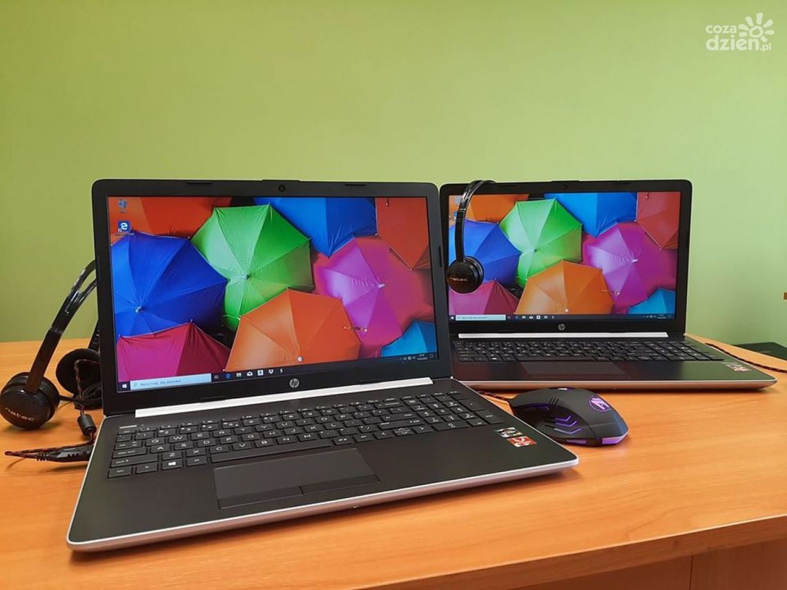 42 laptopy dla powiatowych szkół. Uczniowie zaczną z nich korzystać jeszcze w tym tygodniu