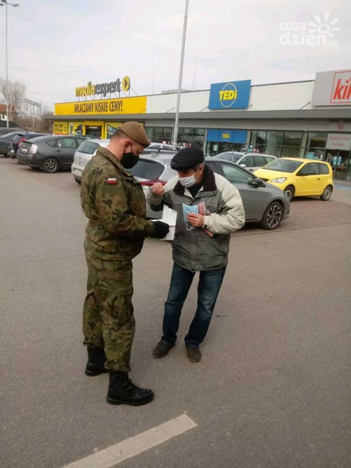 5MBOT. Terytorialsi rozdali ponad 40 tys. maseczek...w Warszawie!