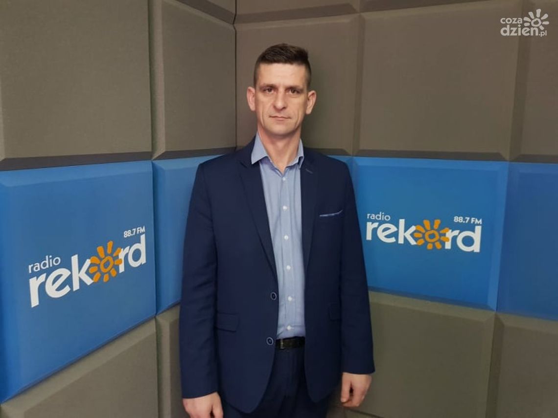 Adam Budek: Chcemy wymienić uszkodzony dach kościoła w Gołyminie