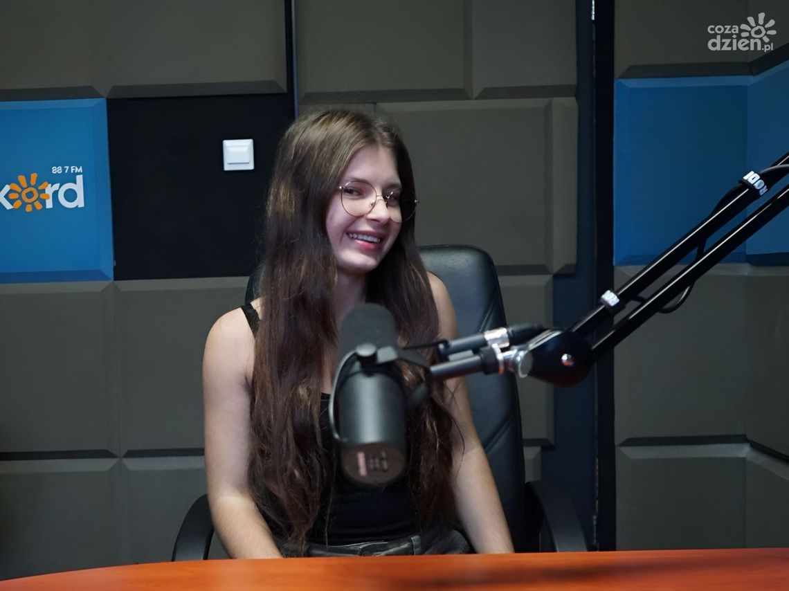 Amanda Kicińska, społeczniczka, autorka "Koszmaru z podstawówki" w Radiu Rekord Mazowsze Amanda Kicińska, społeczniczka, autorka "Koszmaru z podstawówki" w Radiu Rekord Mazowsze