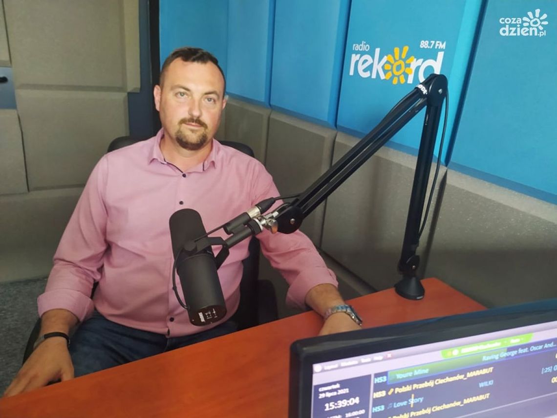 Artur Frączkowski relaksacyjnie gra dla WOŚP
