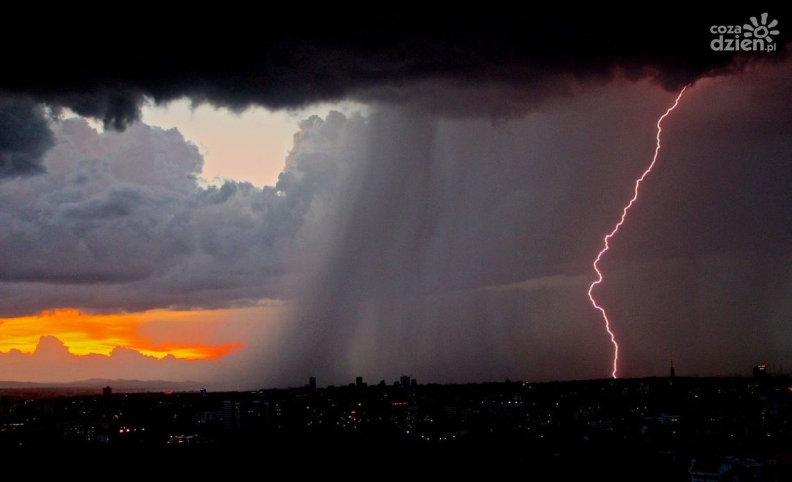 Będą burze i opady gradu. Ostrzeżenie meteo dla Ciechanowa i okolic