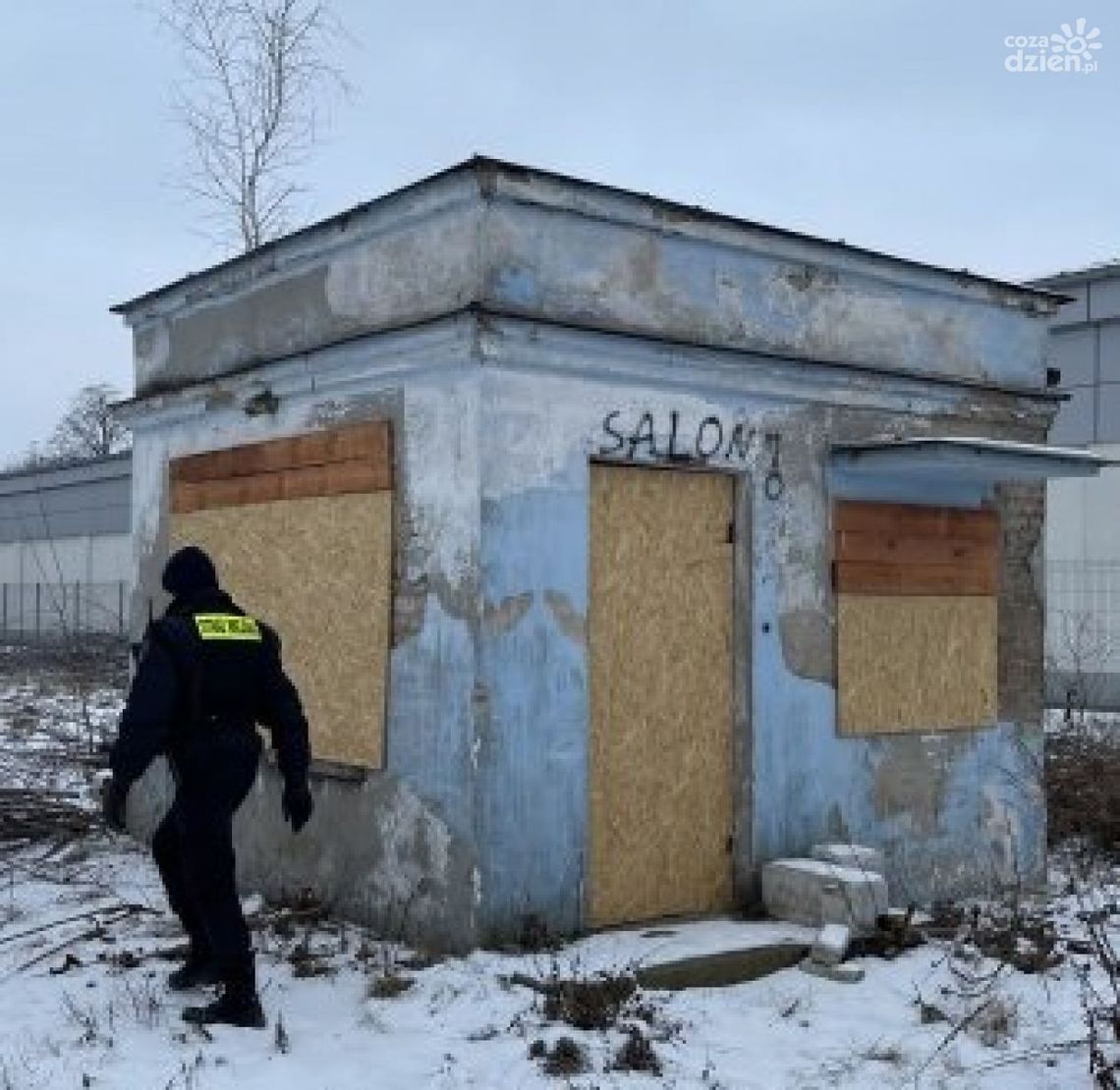 Bezdomni w Ciechanowie nie chcą pomocy? "Odmówili przewiezienia do noclegowni"