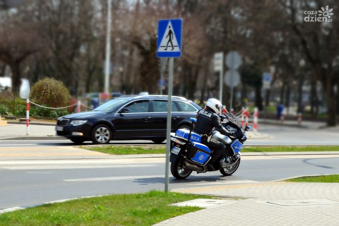 Bezpieczeństwo na drodze: Jak przestrzegać zasady ruchu drogowego i unikać niebezpiecznych sytuacji