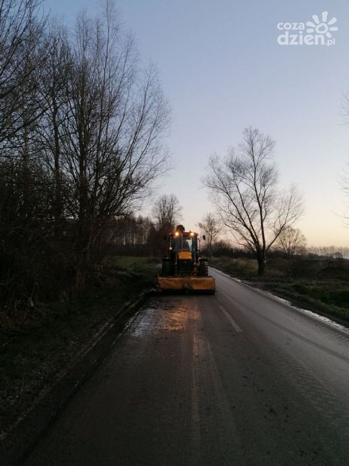 Błoto na drogach. Powiatowy Zarząd Dróg w Ciechanowie znów interweniował!