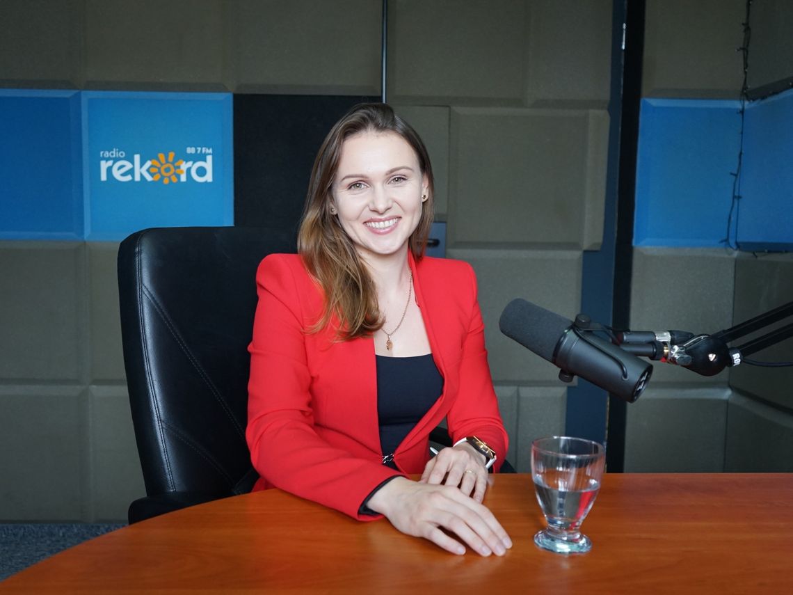 Daria Przewłocka, osteopatka i fizjoterapeutka, w gabinecie Centrum Ruchu Eskulap w Ciechanowie.