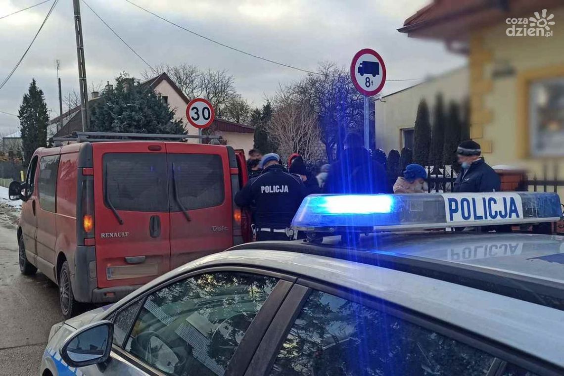 Bus wypełniony ludźmi w Mławie, kierowca stracił prawo jazdy