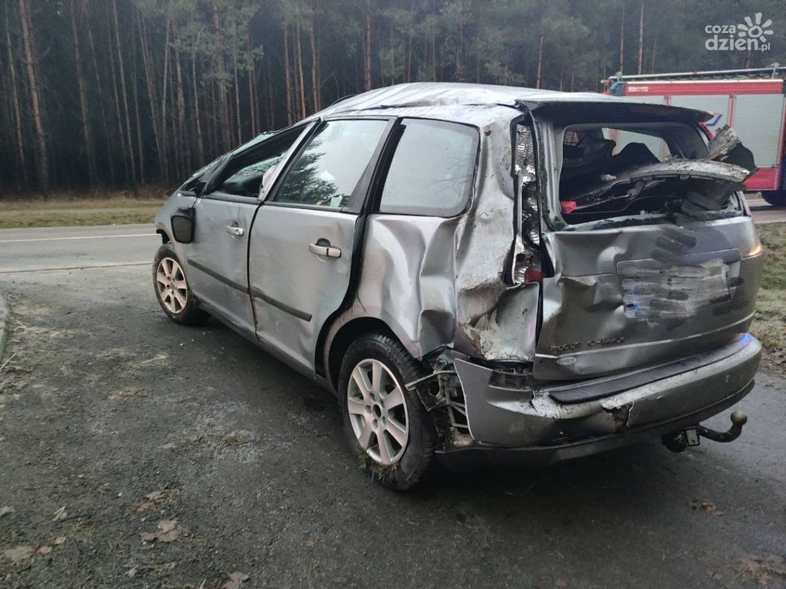 Chciał wysuszyć auto i dachował. Absurdalne tłumaczenie 27-letniego kierowcy
